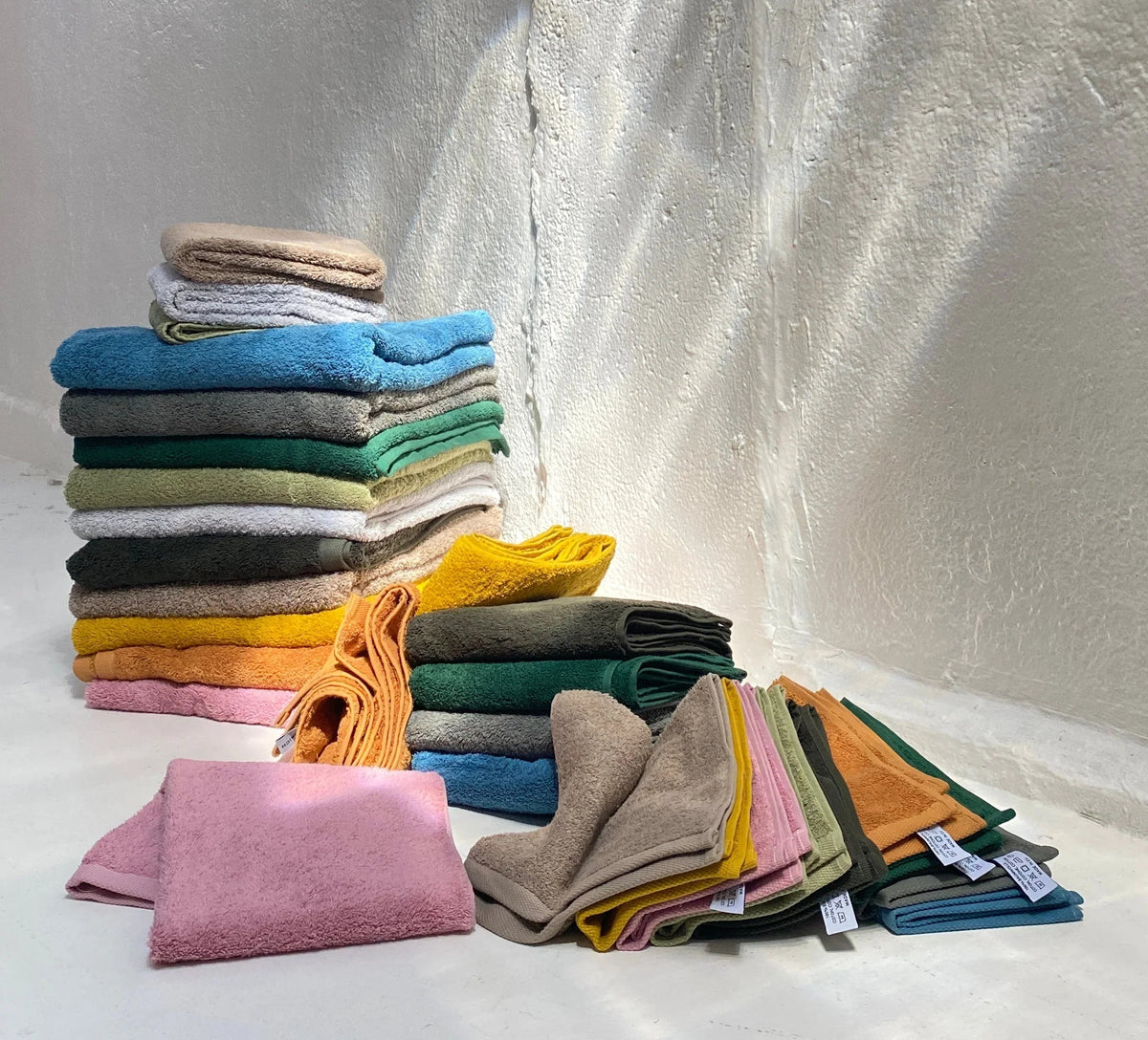 Serviettes de bain colorées de la collection ZigZagZurich