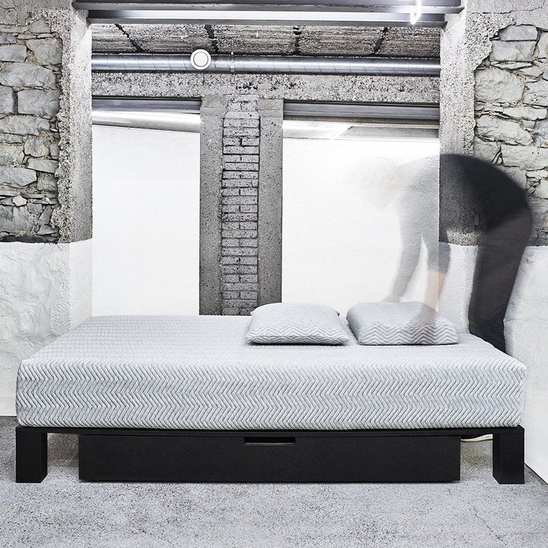 Matelas, oreiller, cadre de lit