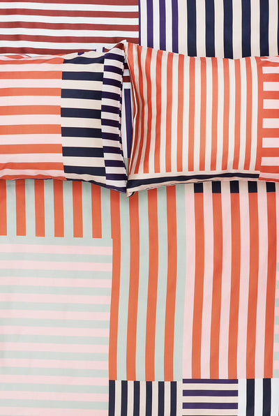 "Aligned One" Collection de literie d'artiste par Céline Cornu