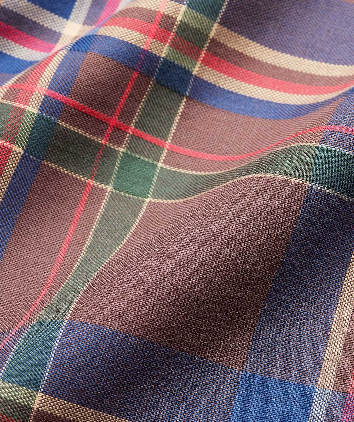 Literie à carreaux moderne : esprit alpin dans la chambre