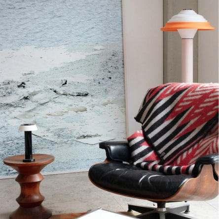 Decke auf einem Lounge-Sessel